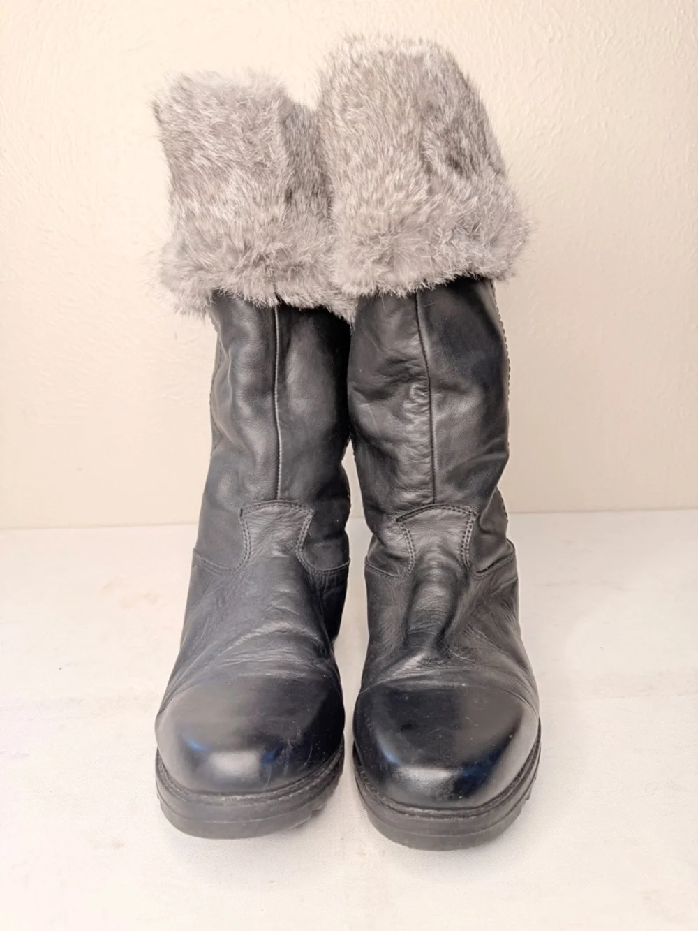 Bastien black leather boot gray fur trim
